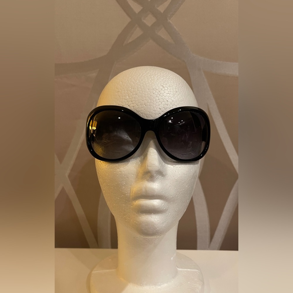 Missoni Black Oversized Sunglasses with gradient lenses